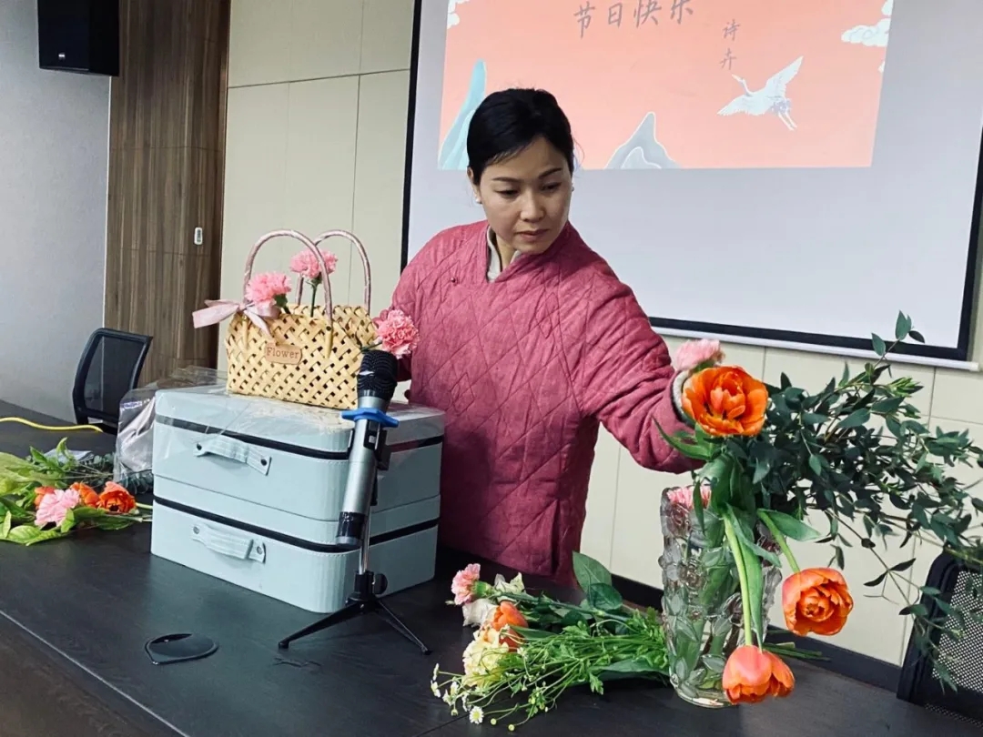 女神節(jié)快樂(lè)！三月花盛，品茗人生。